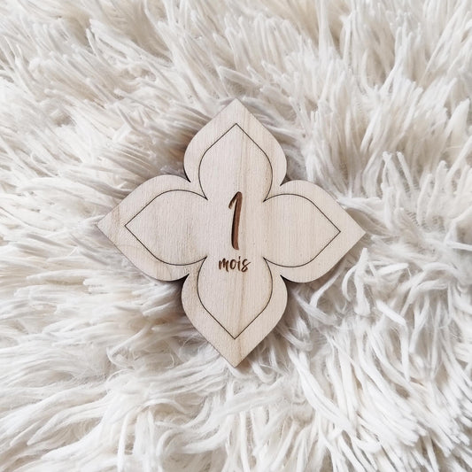 Badges Étapes en Bois "Fleur" Première Année de Bébé
