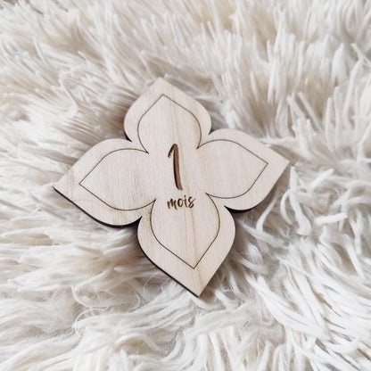 Badges Étapes en Bois "Fleur" Première Année de Bébé