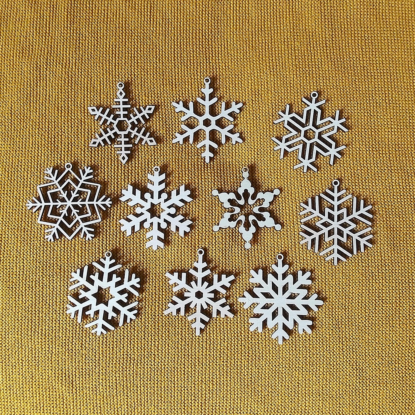 Lot 10 Boules de Noël en Bois Thème "Flocons"